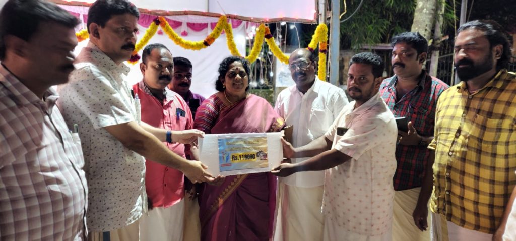 കാർത്തിക മോൾക്ക് കൈത്താങ്ങായി ഓർമ്മക്കൂടാരം ഗ്രൂപ്പ്