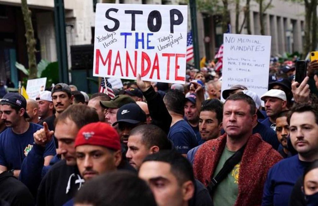 വാക്സിനേറ്റ് ചെയ്യാത്തതിന് പിരിച്ചുവിട്ട ജീവനക്കാരെ തിരിച്ചെടുക്കാന് ന്യൂയോര്ക്ക് സിറ്റിയോട് കോടതി