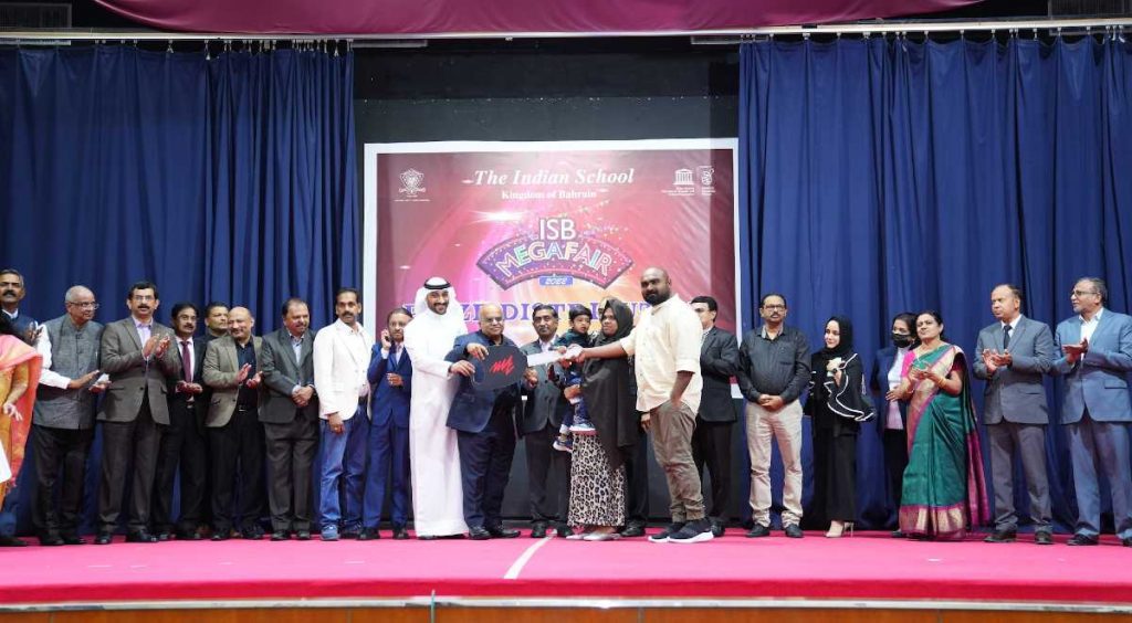 ഇന്ത്യൻ സ്കൂൾ  മെഗാ ഫെയർ സമ്മാനങ്ങൾ വിതരണം ചെയ്തു