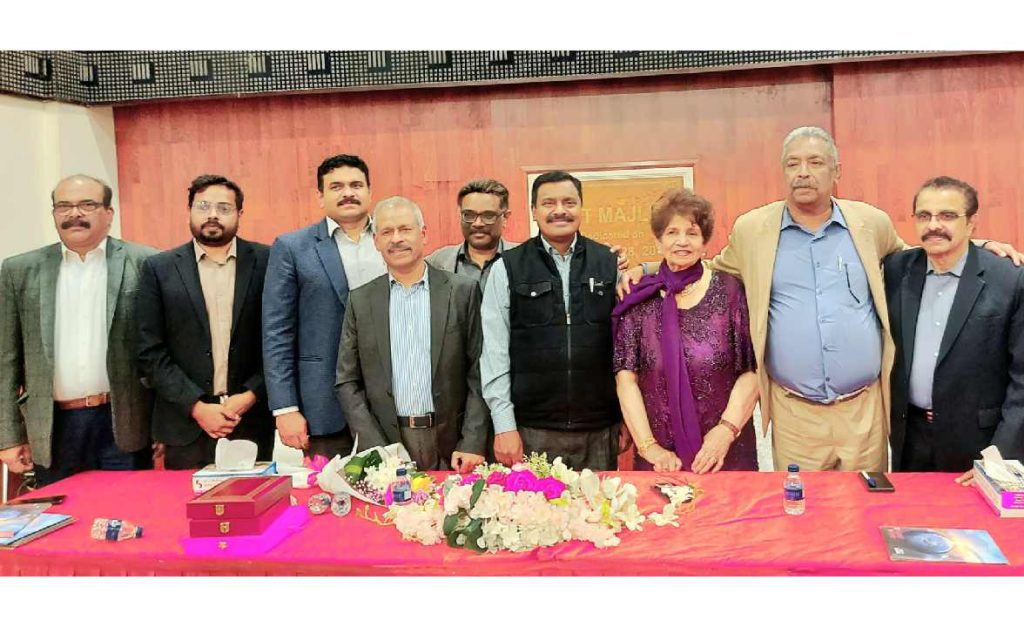 അമേരിക്കയിലേക്ക് യാത്രയാകുന്ന ഫ്ലോറിൻസ് മത്തയാസിന് സാമൂഹികപ്രവർത്തകക്ക് യാത്രയയപ്പ് നൽകി