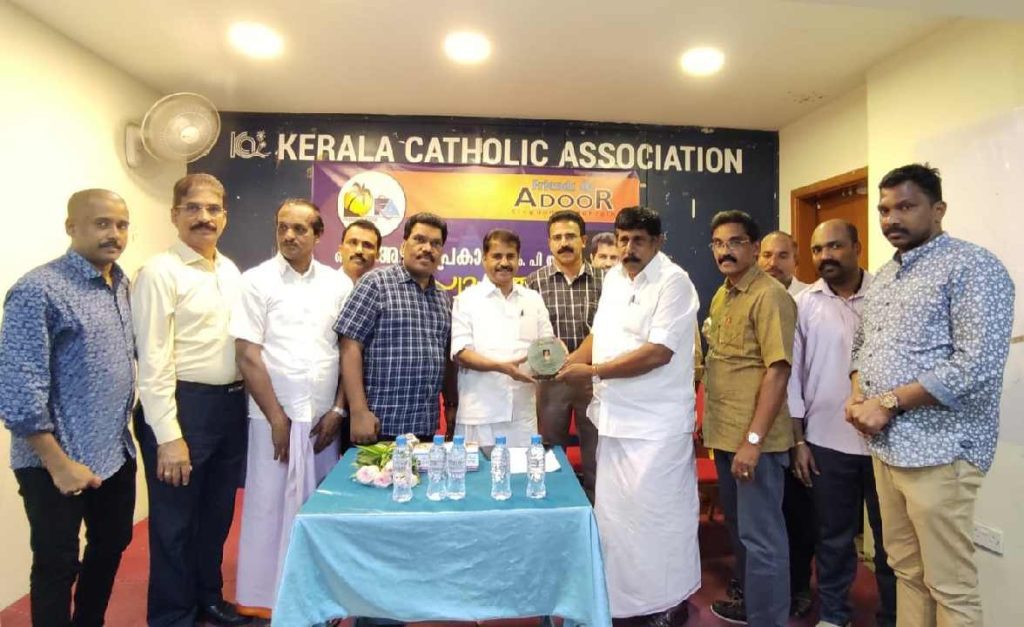 അടൂർ പ്രകാശ് എം.പിക്ക് ഫ്രണ്ട്സ് ഓഫ് അടൂർ ബഹ്റൈൻ സ്വീകരണം നൽകി