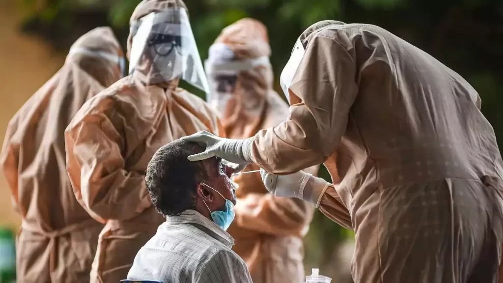 സംസ്ഥാനത്ത് കൊവിഡ് കേസുകളിൽ വർധന; ജാഗ്രതാ നിർദേശം പുറപ്പെടുവിച്ചു