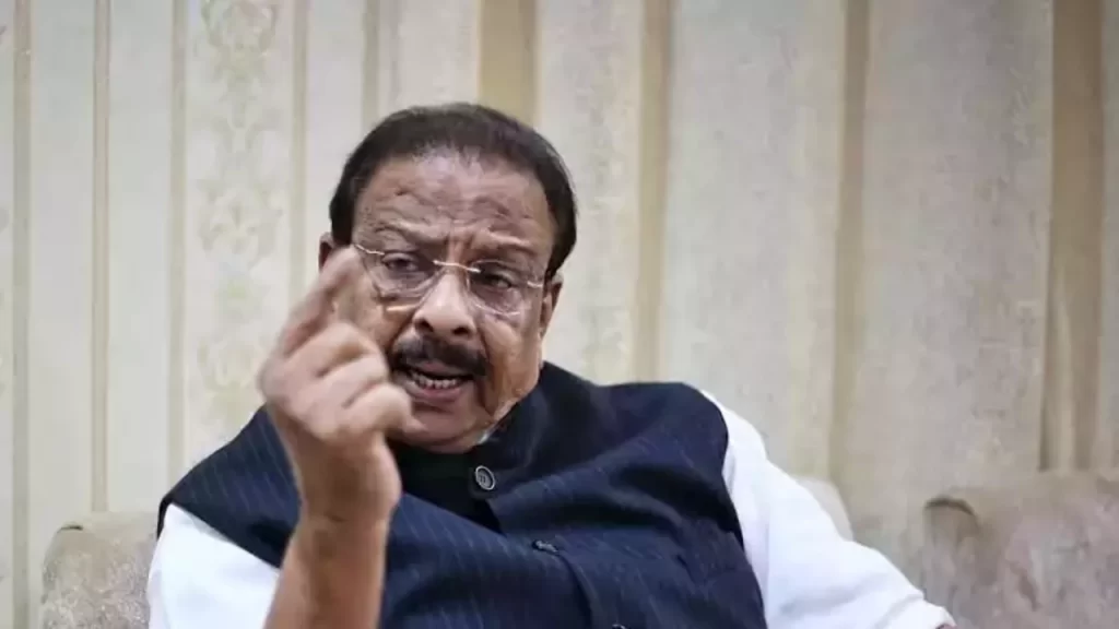 പ്രശ്നം കനക്കുന്നു; സുധാകരനെതിരെ നിലപാടിലുറച്ച് എംപിമാർ, ഖർഗെയെ കണ്ട് പരാതി അറിയിക്കും