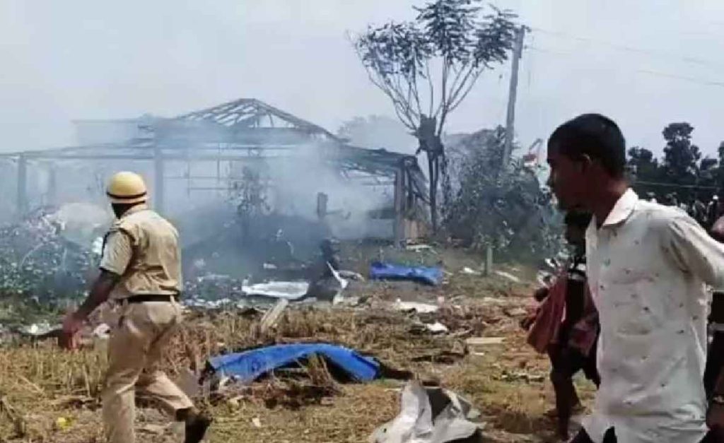 ബംഗാളില് അനധികൃത പടക്ക നിര്മ്മാണശാലയില് സ്ഫോടനം; 7 മരണം