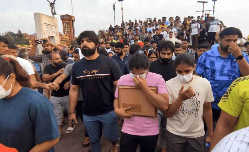 തെരഞ്ഞെടുപ്പ് നടത്തിയില്ലെങ്കില് റസലിങ് ഫെഡറേഷന് ഓഫ് ഇന്ത്യയുടെ അഫിലിയേഷന് റദ്ദാക്കുമെന്ന്  മുന്നറിയിപ്പ്