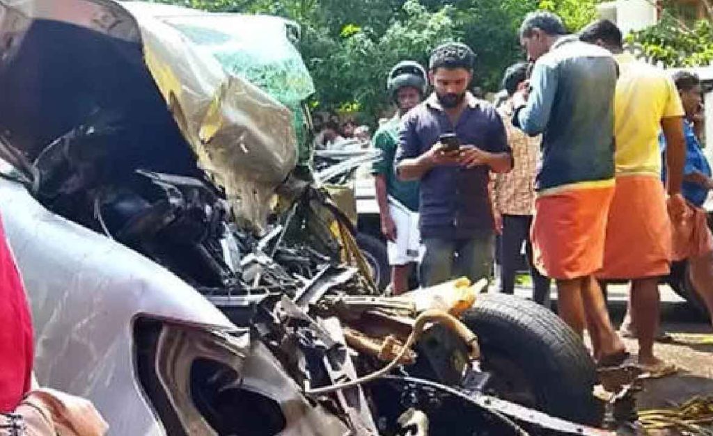 വിനോദസഞ്ചാരത്തിനെത്തിയവരുടെ വാഹനം വയനാട്ടിൽ ലോറിയുമായി കൂട്ടിയിടിച്ചു; രണ്ട് മരണം