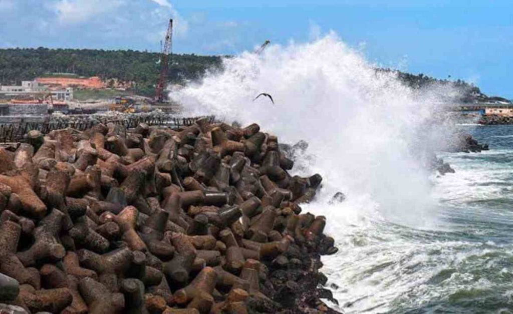 ബിപോർജോയ് 125 കി.മീ വേഗതയിൽ കരതൊടുന്നു, 120 ഗ്രാമങ്ങൾക്ക് കനത്ത ഭീഷണി