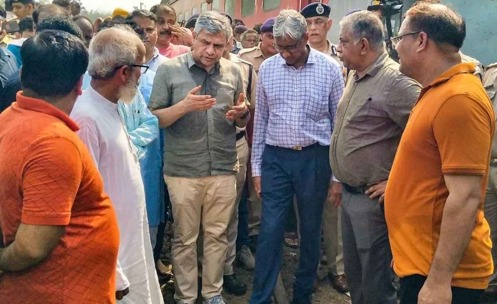 ഒഡീഷ ട്രെയിൻ  ദുരന്തം: അപകട കാരണം കണ്ടെത്തിയെന്ന് റെയിൽവേ മന്ത്രി