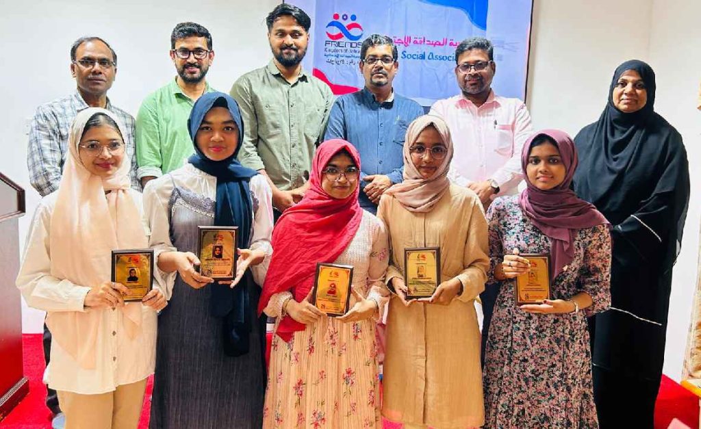 ടീൻസ് ഇന്ത്യ ബഹ്റൈൻ 10, 12 ക്ലാസുകളിലെ പരീക്ഷ വിജയികളെ അനുമോദിച്ചു