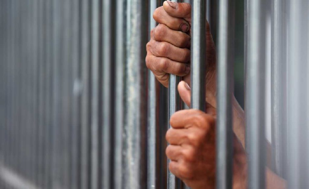 ബഹ്റൈനിൽ മോഷണക്കേസിൽ  മൂന്ന് പേർക്ക് 7 വർഷത്തെ തടവ് ശിക്ഷ