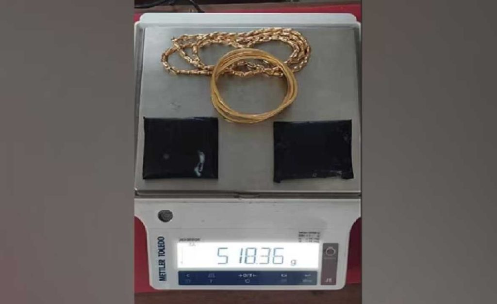 കൊച്ചി അന്താരാഷ്ട്ര വിമാനത്താവളത്തിൽ 25 ലക്ഷം രൂപയുടെ സ്വർണവുമായി ബഹ്റൈനിൽ നിന്നുള്ള യാത്രക്കാരി പിടിയിൽ