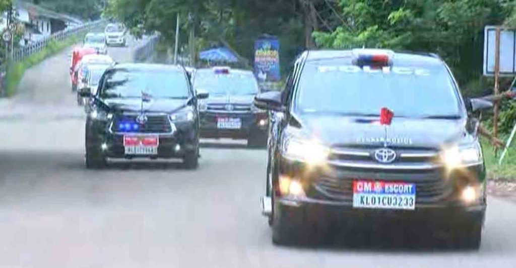മുഖ്യമന്ത്രിക്ക് അകമ്പടി 40 വാഹനങ്ങൾ; സർക്കാർ വന്ന നാൾ മുതൽ ധൂർത്ത്