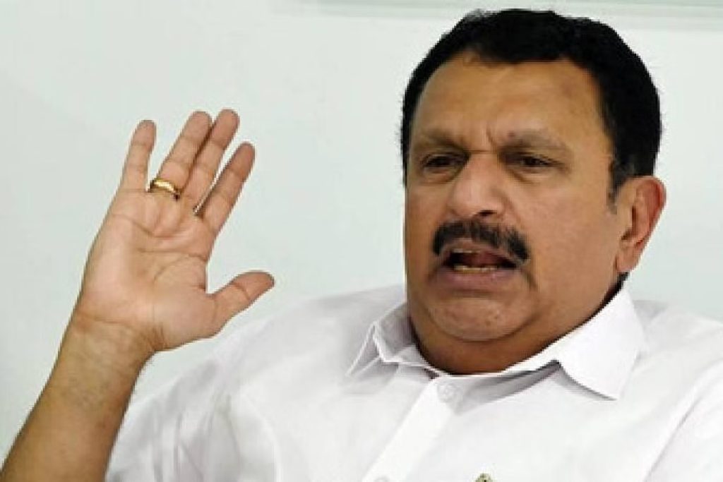 അയ്യപ്പനെ തൊട്ടപ്പോൾ കൈപൊള്ളി. ഗണപതിയെ തൊട്ടാൽ കൈയും മുഖവും പൊള്ളുമെന്നറിഞ്ഞു, കെ  മുരളീധരൻ