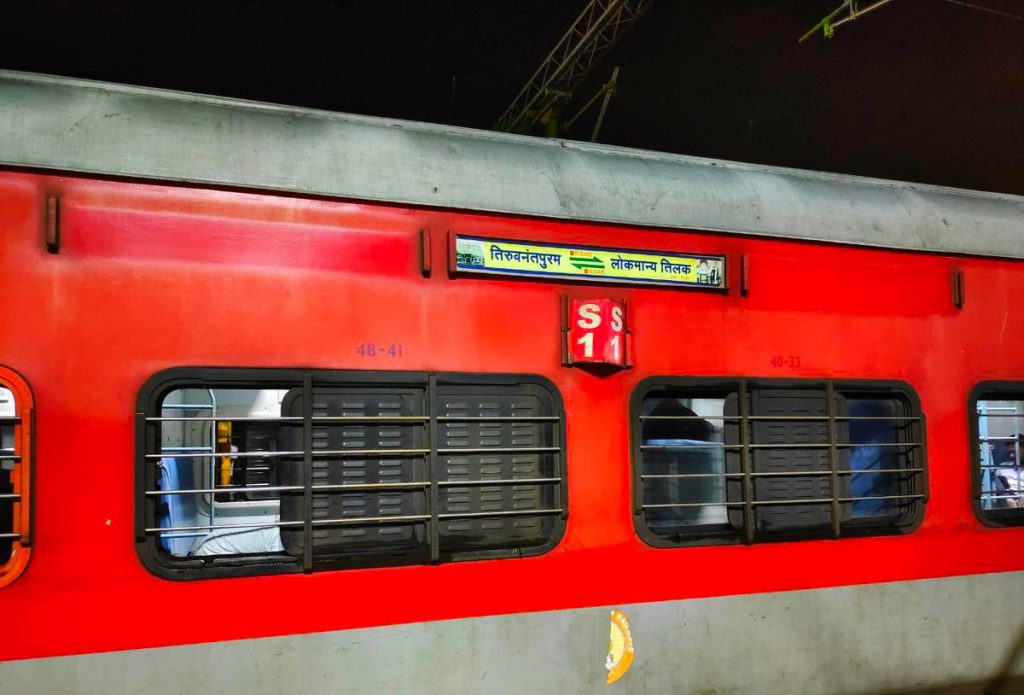 നേത്രാവതി എക്സ്പ്രസിന് നേരെ കല്ലേറ്; ഒരു മാസത്തിനിടെ മൂന്ന് ട്രെയിനുകൾക്ക് നേരകല്ലേറുണ്ടായത്