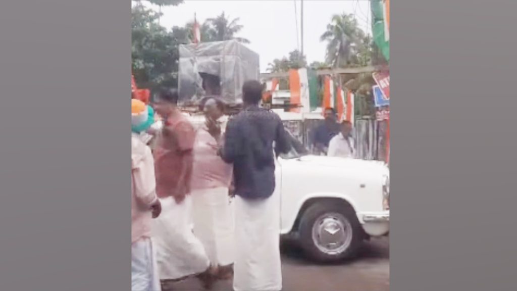കരുനാഗപ്പള്ളിയിൽ പദയാത്രയ്ക്കിടെ തെരുവിൽ ഏറ്റുമുട്ടി കോൺഗ്രസ് പ്രവർത്തകർ
