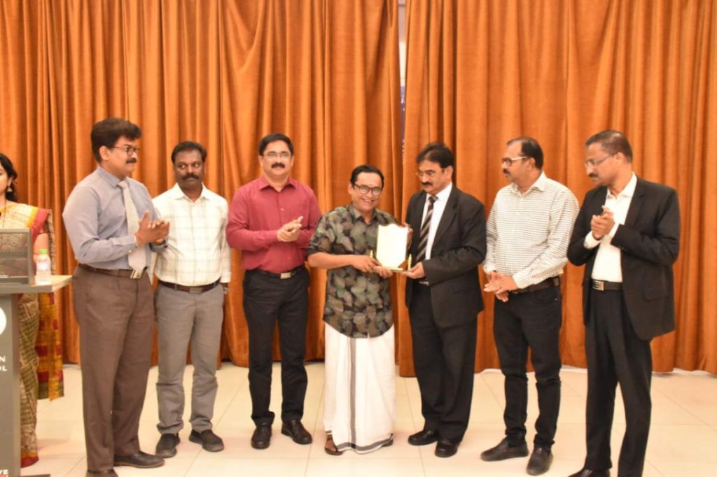 വയലാർ ശരത് ചന്ദ്ര വർമ്മ ഇന്ത്യൻ സ്കൂൾ സന്ദർശിച്ചു