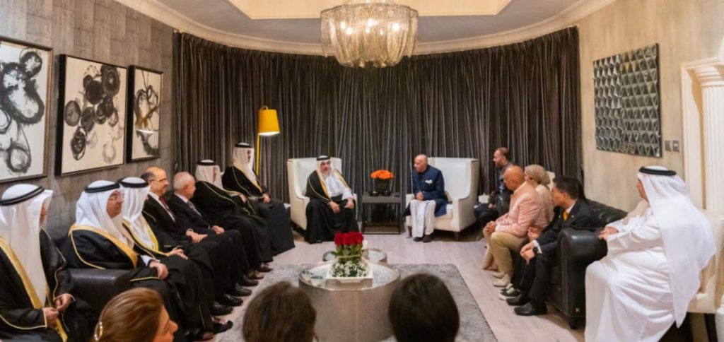 ദീപാവലി ആഘോഷം; സൽമാൻ രാജകുമാരൻ ബഹ്റൈനിലെ പ്രമുഖ ഇന്ത്യൻ കുടുംബങ്ങളെ സന്ദർശിച്ചു