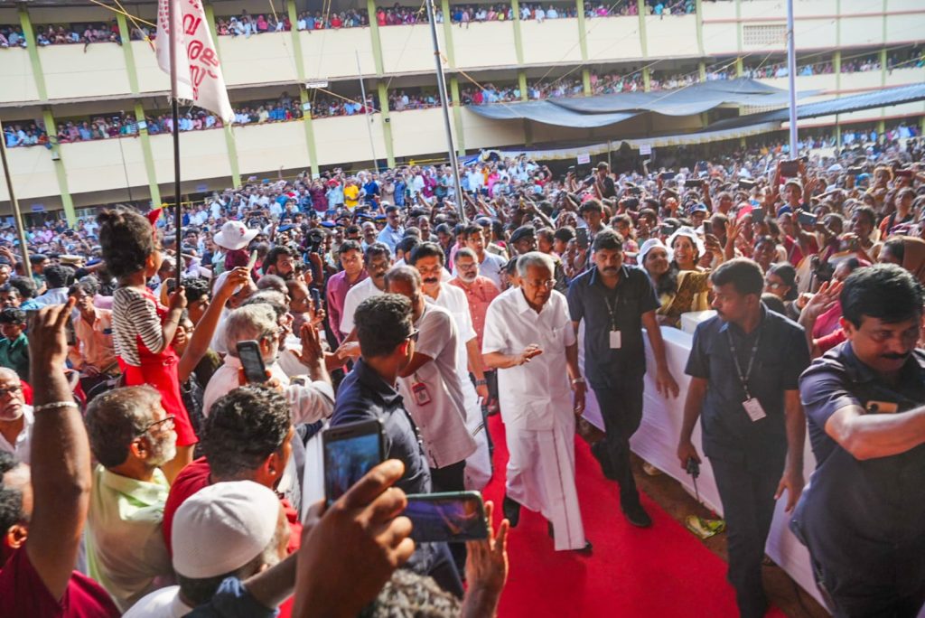 നവകേരള സദസ്സിലും, മുഖ്യമന്ത്രിയുൾപ്പെടെ മന്ത്രിമാർ സഞ്ചരിക്കുന്ന ബസ്സിലും ബോംബ് വയ്ക്കുമെന്നു ഭീഷണി
