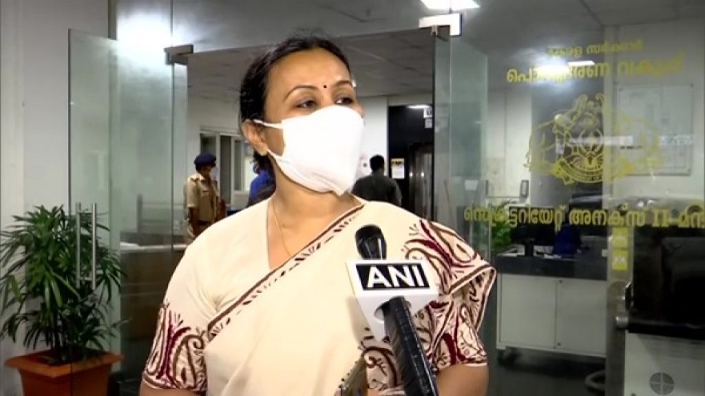 ‘എറണാകുളം തിരുവനന്തപുരം ജില്ലകളില് ജാഗ്രത; കോവിഡ് വ്യാപനത്തില് അധിക നിയന്ത്രണങ്ങള് ഏര്പ്പെടുത്തില്ല’