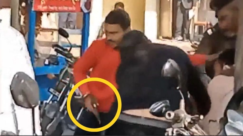 കുപ്രസിദ്ധ കുറ്റവാളിയെ കോടതി വളപ്പിൽ വെടിവച്ചു കൊന്നു