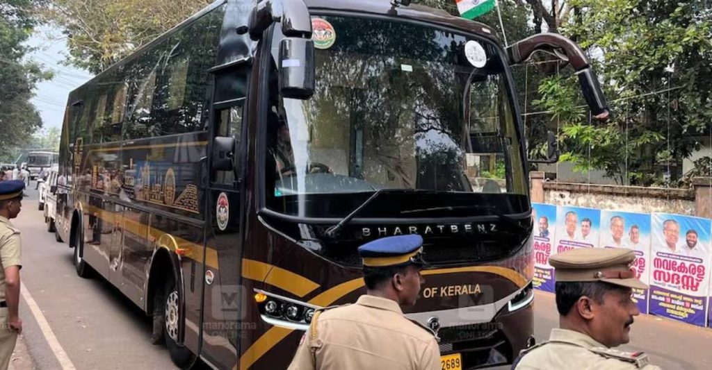 ‘മന്ത്രിമാരെ മാത്രം സംരക്ഷിച്ചാൽ പോര!’; ഷൂ ഏറിൽ പൊലീസിനെ വിമർശിച്ച് കോടതി