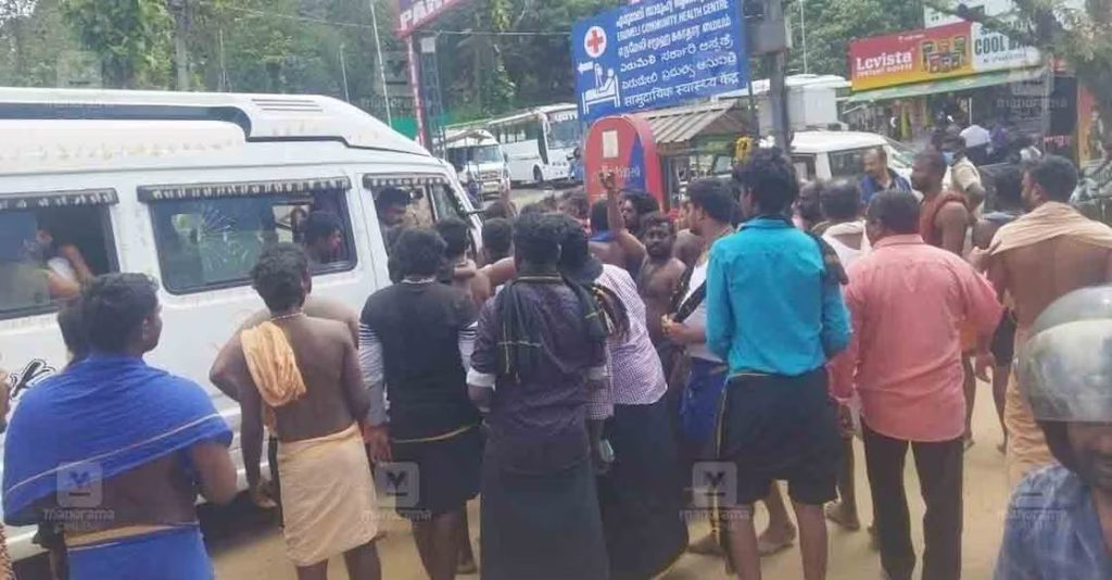 എരുമേലിയിൽ പൊലീസും തീർഥാടകരും തമ്മിൽ തർക്കം;  ഇതര സംസ്ഥാനക്കാർ വാഹനങ്ങൾ തടഞ്ഞു