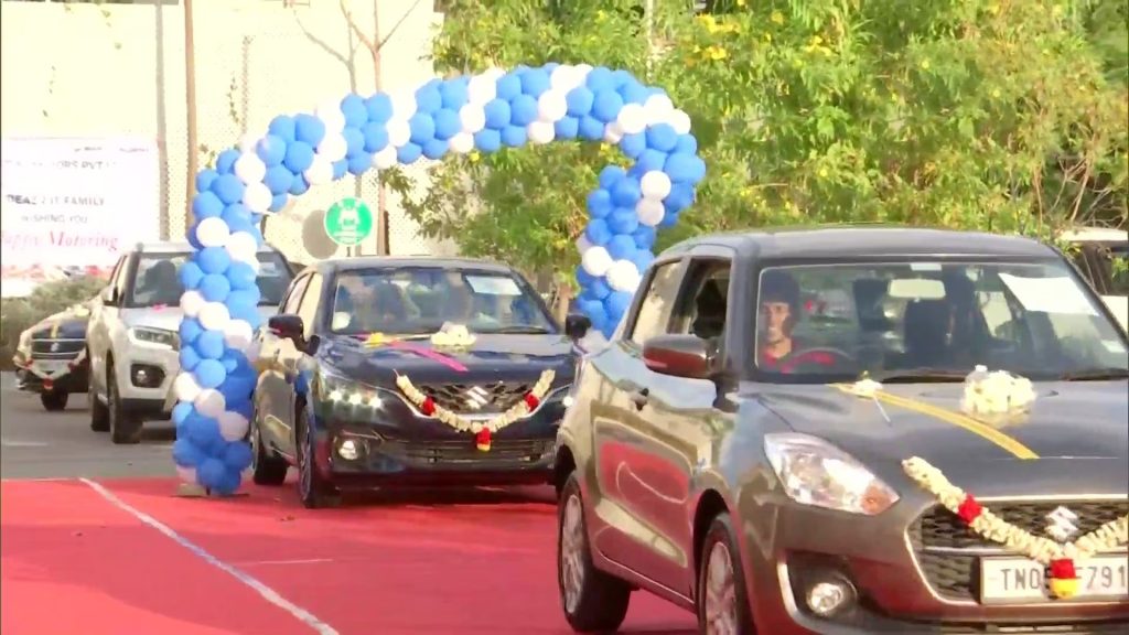 ഇഷ്ടമുള്ള കാറുകള് തിരഞ്ഞെടുക്കാന് കമ്പനി ആവശ്യപ്പെട്ടു; ഉടന് 50 ജീവനക്കാര്ക്ക് കാര് നല്കി IT കമ്പനി