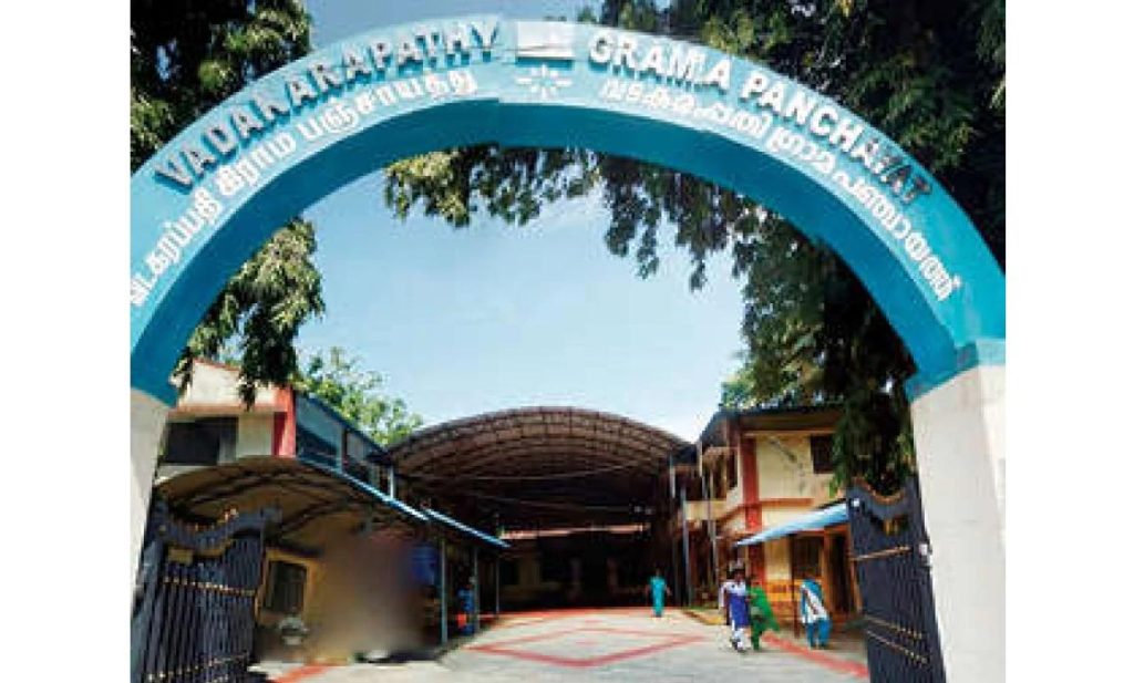 വീട്വെക്കാൻ സ്ഥലംനല്കുന്നത് നാട്ടുകാർ എതിർത്തു; പഞ്ചായത്ത് ഓഫീസിൽ യുവാവ് ആത്മഹത്യാക്ക് ശ്രമിച്ചു