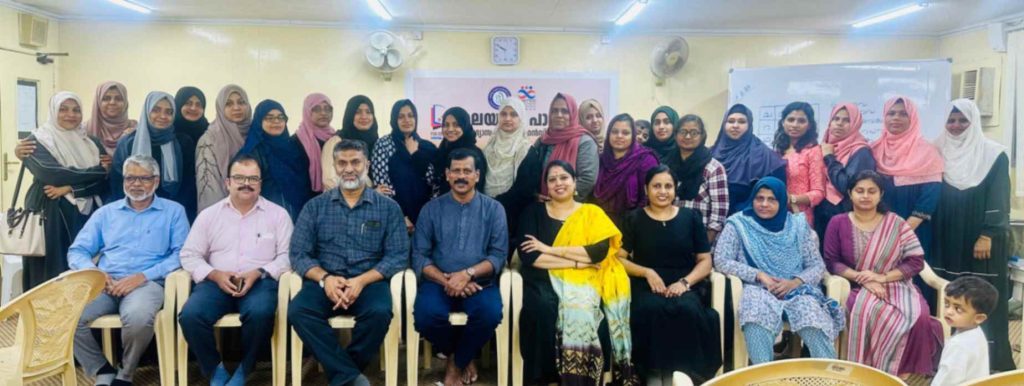 മാതൃഭാഷാ ദിനത്തിൽ അമ്മ മലയാളത്തിന്റെ സൗന്ദര്യം നിറച്ച് അധ്യാപക പരിശീലനക്കളരി