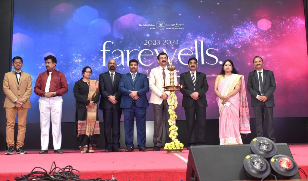 ഇന്ത്യൻ സ്കൂൾ പന്ത്രണ്ടാം ക്ലാസ് വിദ്യാർത്ഥികൾക്ക് യാത്രയയപ്പ് നൽകി