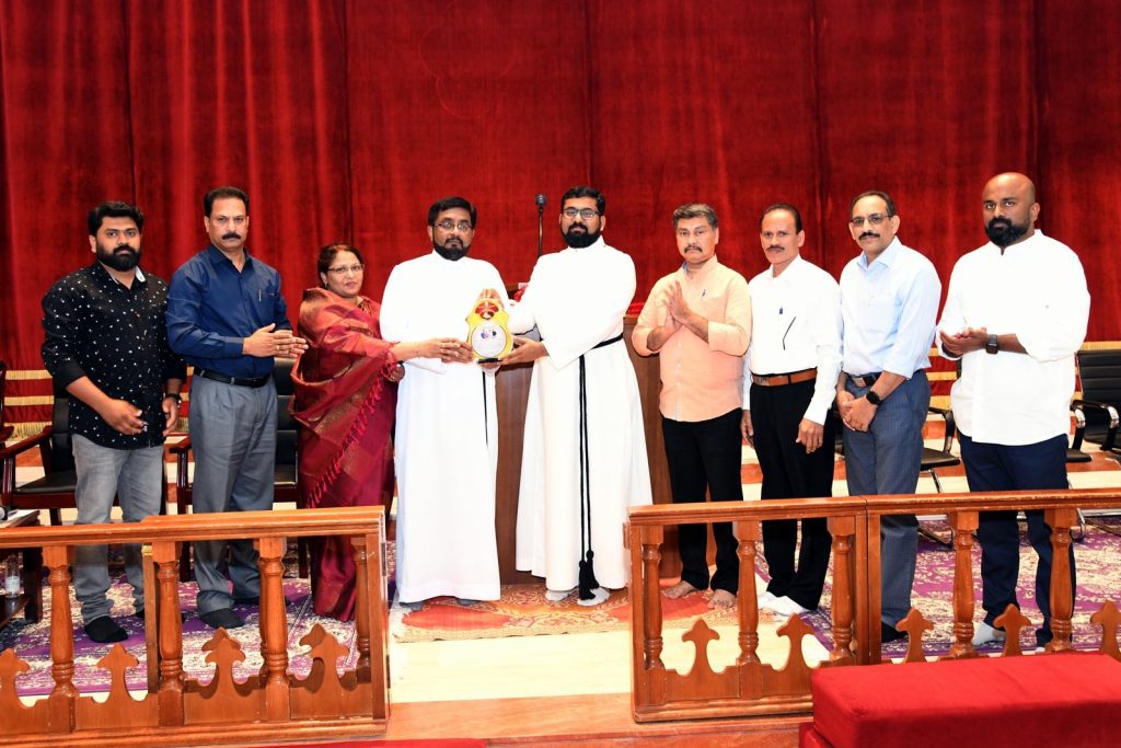 ബഹ്റൈൻ മാർത്തോമ്മാ ഇടവക വികാരിക്ക് യാത്രയയപ്പ് നൽകി