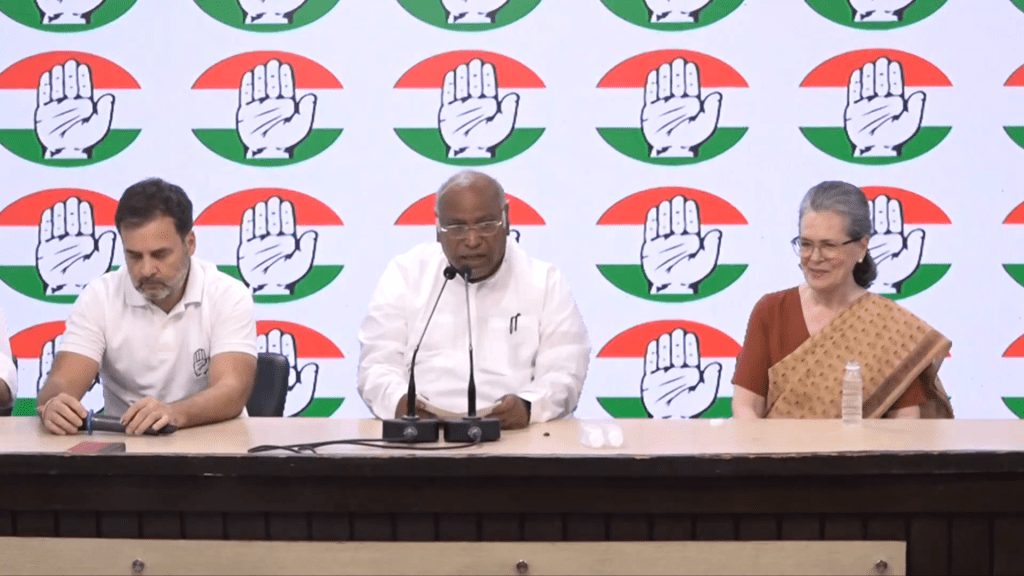 ഏറ്റുമുട്ടിയത് മോദിയും ജനങ്ങളും തമ്മിൽ; ബിജെപിയുടെ അഹങ്കാരത്തിനുള്ള തിരിച്ചടിയാണെന്ന് ഖാർഗെ