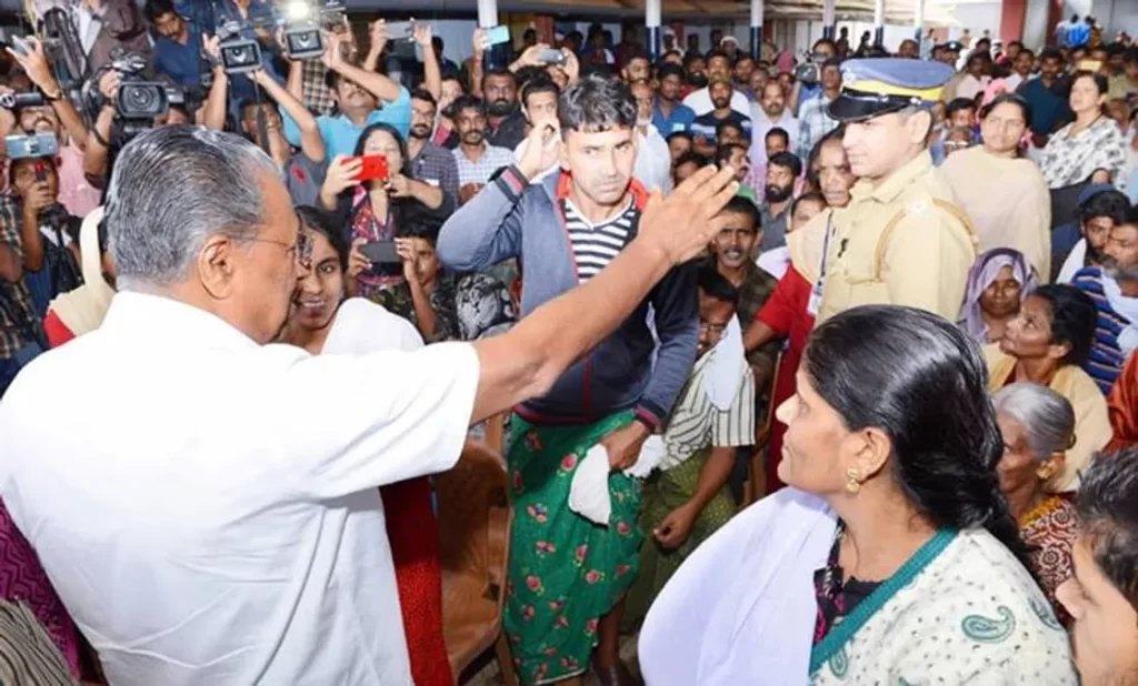 ക്യാംപുകളില് കഴിയുന്നവര്ക്ക് ആശ്വാസവുമായി സര്ക്കാര്; ഓരോ കുടുംബത്തിനും 10,000 രൂപ, മുതിര്ന്ന രണ്ടുപേര്ക്ക് ദിവസം 300 രൂപ വീതം