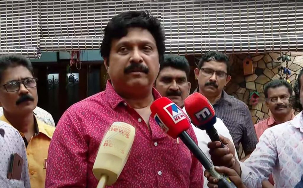 ’23 വര്ഷമായി മാധ്യമങ്ങള് തന്നെ വേട്ടയാടുന്നു’; ഉപദ്രവിക്കരുതെന്ന് മന്ത്രി ഗണേഷ് കുമാര്