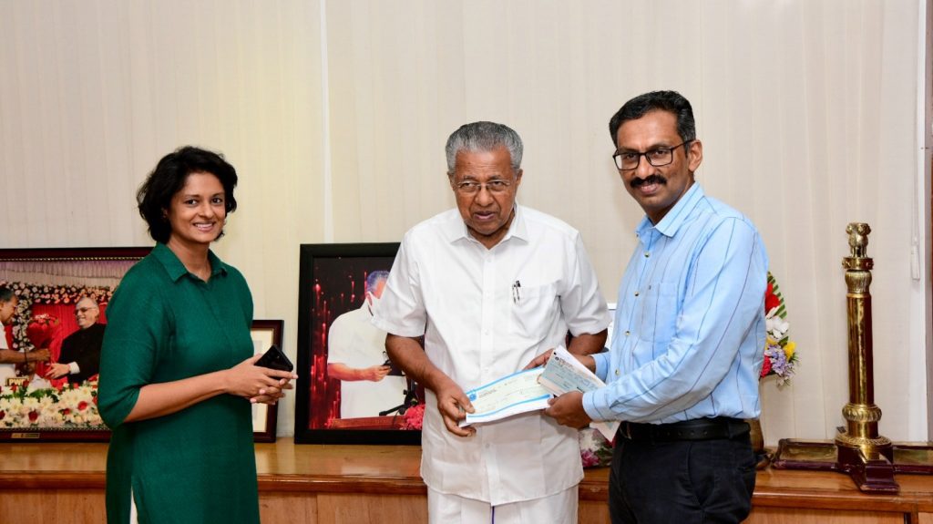 റീ-ബില്ഡ് വയനാട്: നോര്ക്ക റൂട്ട്സ് സ്വരൂപിച്ച 28 ലക്ഷം (28,72,757) രൂപയുടെ ചെക്കുകള് മുഖ്യമന്ത്രിക്ക് കൈമാറി.