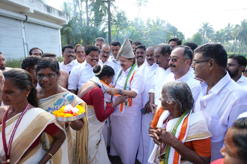 ദളിത് ആദിവാസി ഗ്രാമത്തിന് പുതുസ്വപ്നങ്ങള് നല്കി രമേശ് ചെന്നിത്തലയുടെ ഗാന്ധിഗ്രാമം
