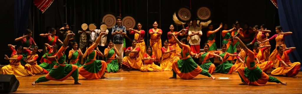 കലോത്സവ സ്വാഗതഗാനത്തിന് സാംസ്കാരികത്തനിമയോടെ നൃത്താവിഷ്കാരം
