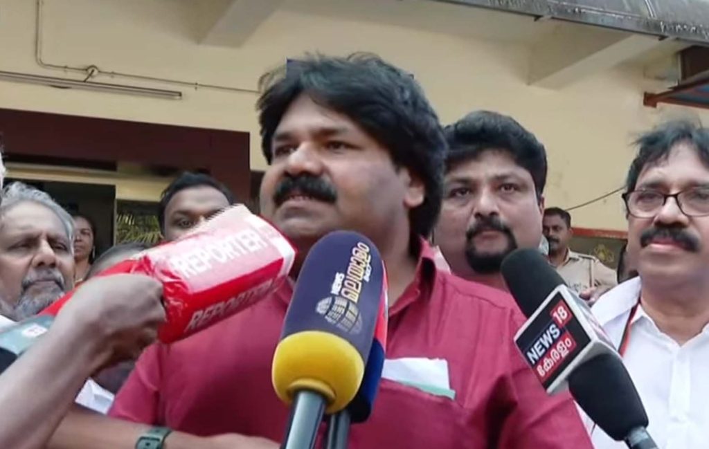 തോട്ടപ്പുഴശ്ശേരിയിൽ പ്രസിഡന്റ് സ്ഥാനത്തേക്കുള്ള CPM സ്ഥാനാർഥി തോറ്റു; പാര്ട്ടി സസ്പെന്റ് ചെയ്തയാള് പ്രസിഡന്റ് തെരഞ്ഞെടുപ്പിൽ വിജയിച്ചു