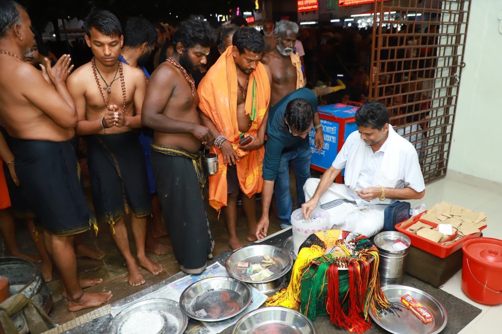 മാനവ സൗഹൃദത്തിന്റെ പ്രതീകമായി വാവര് നട