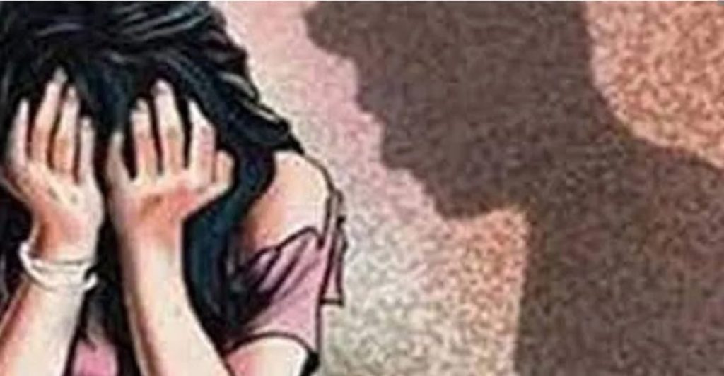 ഹോട്ടലുടമയും ജീവനക്കാരും പീഡിപ്പിക്കാന് ശ്രമിച്ചു; കെട്ടിടത്തില്നിന്ന് ചാടിയ യുവതിക്ക് പരിക്ക്