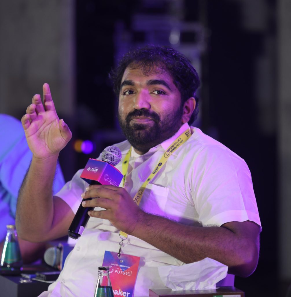 കുടിയേറ്റം കേരളീയരുടെ രക്തത്തിലുള്ളതെന്ന് ശബരീനാഥ്; മികച്ച ശമ്പളം ലഭിക്കുന്ന തൊഴില് ലഭ്യമാക്കണമെന്ന് ചാണ്ടി ഉമ്മന്