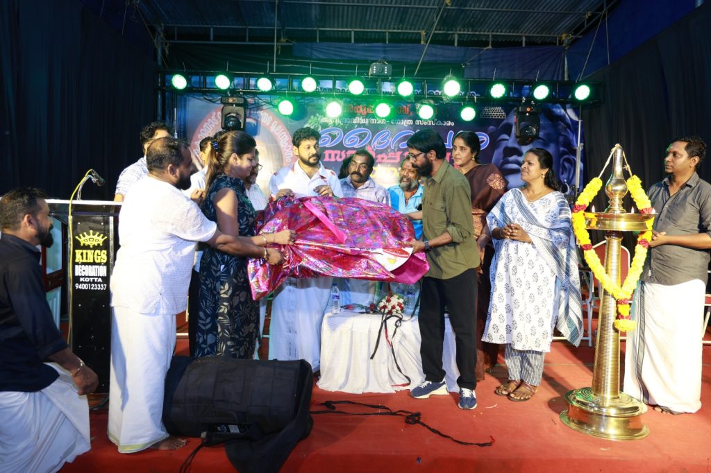 ‘ത്രയംബകം’. ഭക്തിഗാന ആൽബത്തിൻ്റെ ഓഡിയോ ലോഞ്ച് നടൻ ഹരിശ്രീ അശോകൻനിർവഹിച്ചു