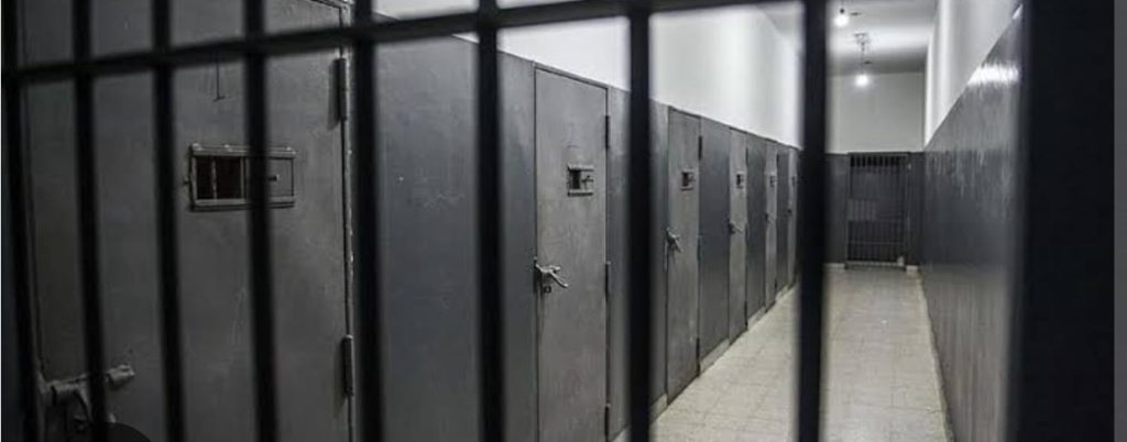 ബഹ്റൈനില് മോഷ്ടിച്ച കാര്ഡുകളുപയോഗിച്ച് നികുതിയടച്ചയാള്ക്ക് 5 വര്ഷം തടവ്