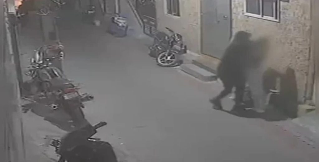 നഗരമധ്യത്തില് നടുറോഡില് യുവതികളെ പീഡിപ്പിച്ചു; യുവാവിനെ ബെംഗളൂരു പോലീസ് കോഴിക്കോട്ടു വന്ന് പിടികൂടി