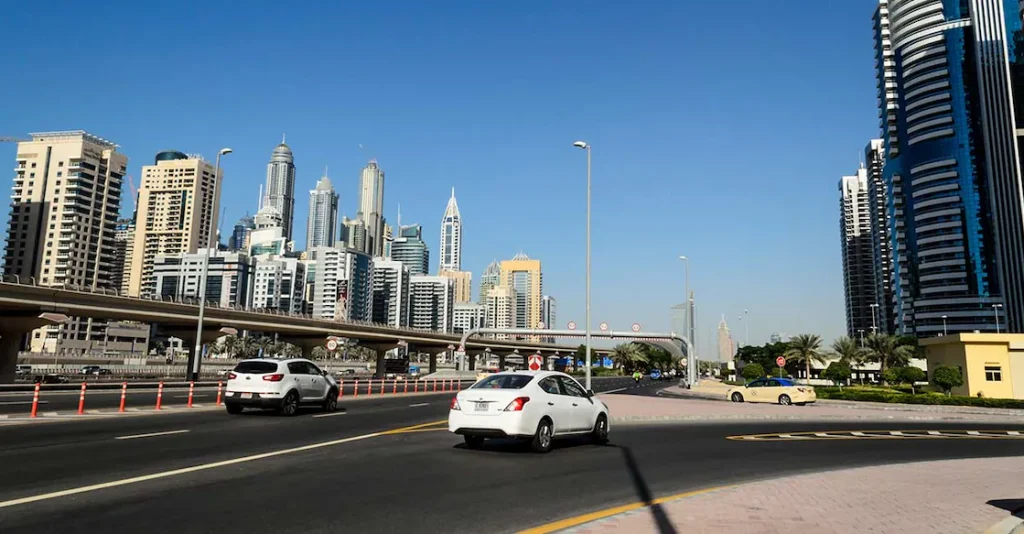മലയാളികൾ അടക്കമുള്ള പ്രവാസികൾക്ക് കനത്ത തിരിച്ചടി; സ്വദേശിവത്കരണം ശക്തമാക്കുന്നു