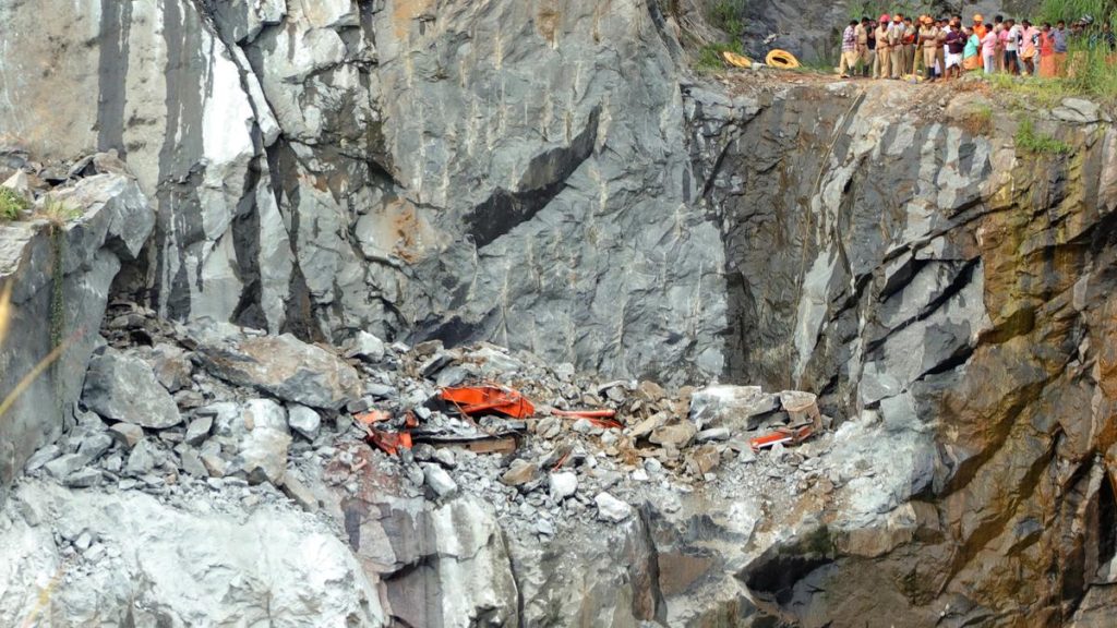 കോന്നി പാറമട അപകടം; 10 ദിവസമായിട്ടും തുടർനടപടിയെടുക്കാതെ പൊലീസ്