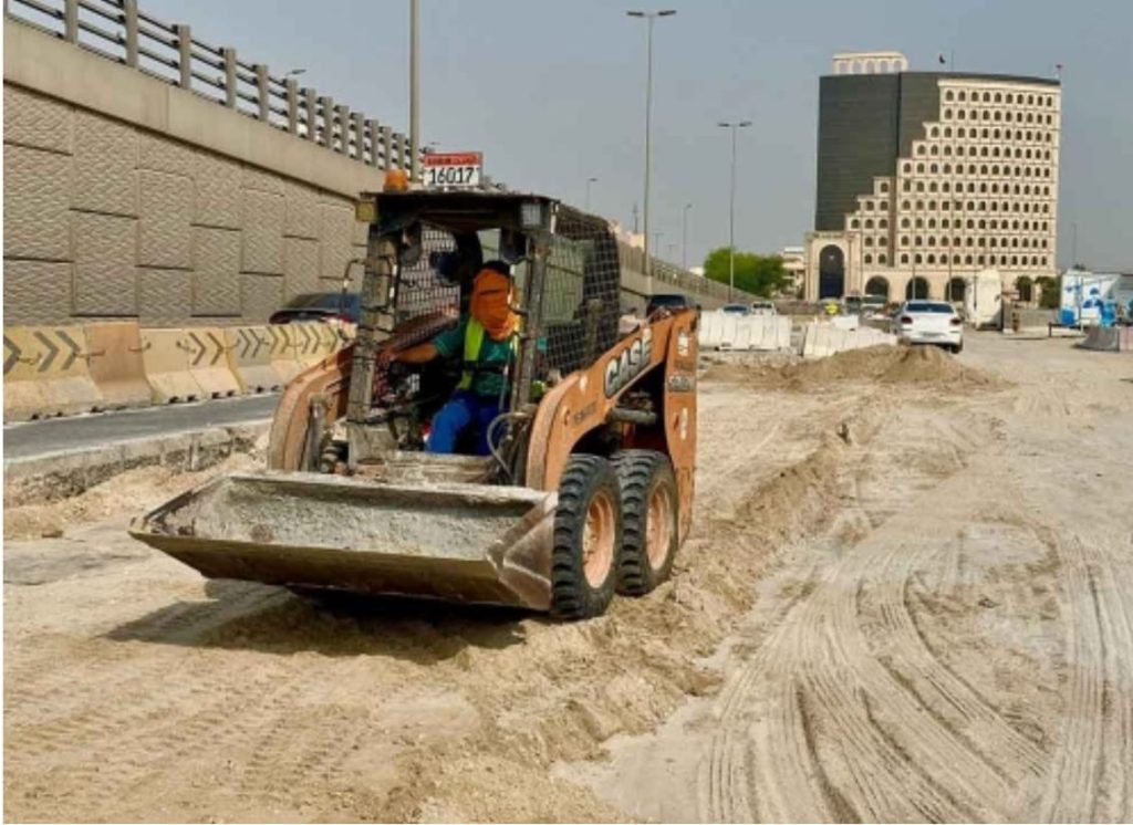 അല് ഫത്തേഹ് ഹൈവേ വീതികൂട്ടൽ ആരംഭിച്ചു