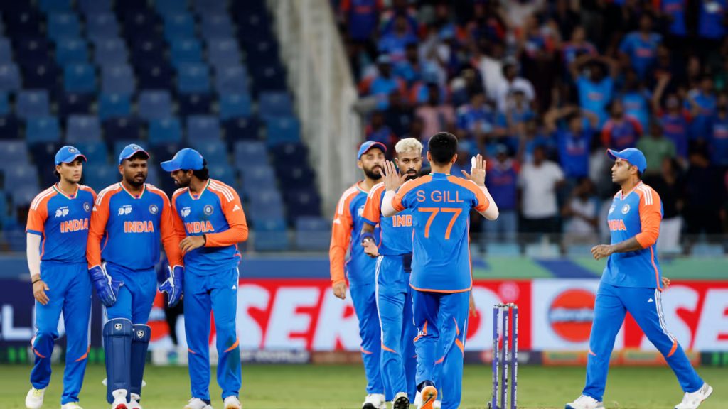 സഞ്ജു ബ്രില്യൻസില് ആദ്യ പ്രഹരം, കൈവിട്ടു കളിച്ച് ഇന്ത്യ, പവര് പ്ലേയില് നല്ല തുടക്കമിട്ട് പാകിസ്ഥാന്