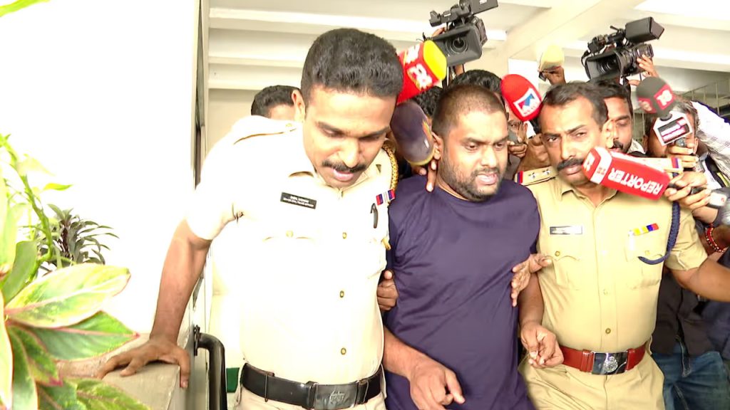 പാതി വില തട്ടിപ്പ് കേസ്: പ്രതികൾ രക്ഷപ്പെടുമെന്ന് ആശങ്ക, അന്വേഷണ സംഘത്തെ പിരിച്ചുവിട്ടതിനെതിരെ ഇരയായവര്