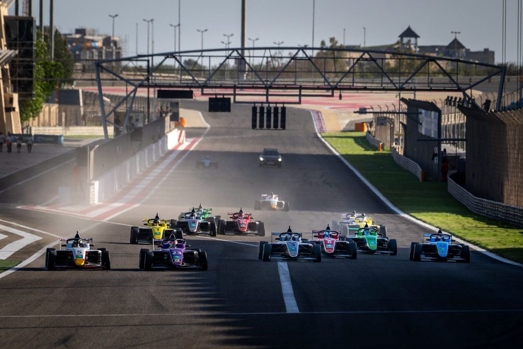 അരാംകോ എഫ് 4 സൗദി അറേബ്യന് ചാമ്പ്യന്ഷിപ്പിന് ആവേശകരമായ തുടക്കം